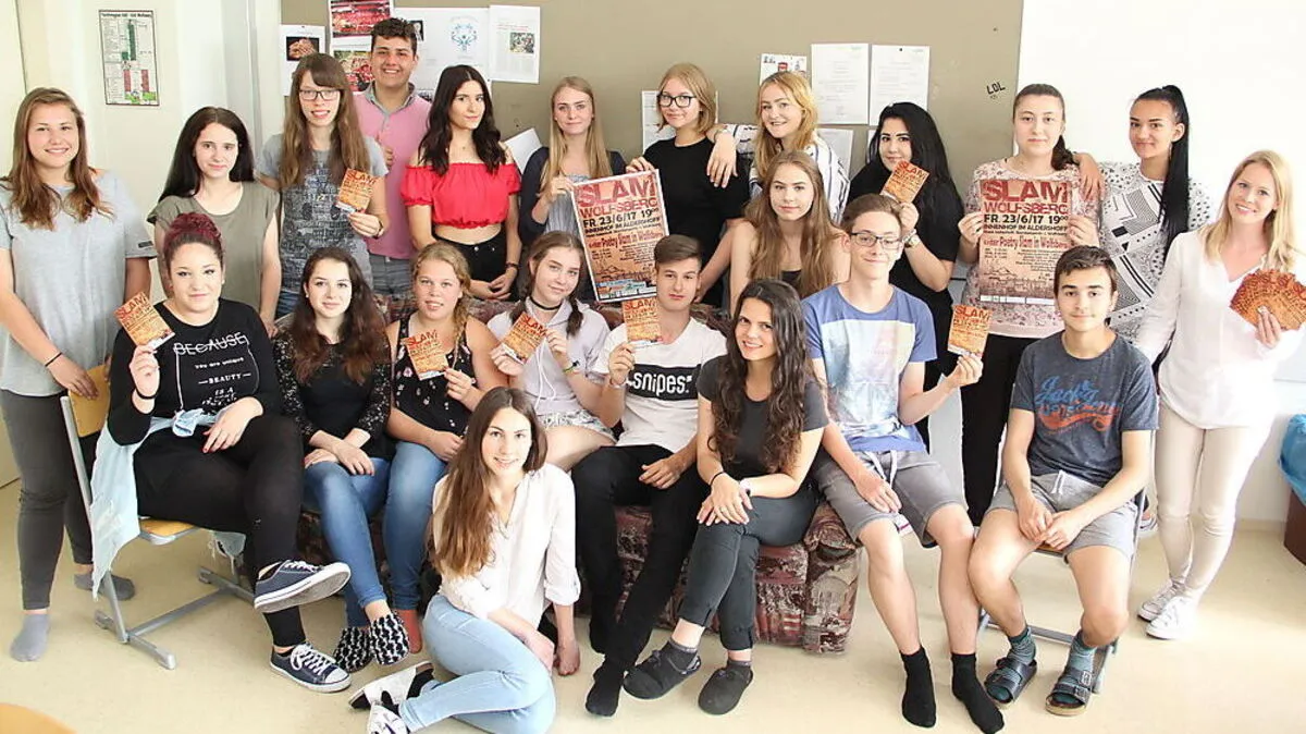 Die Schüler der 2b-Klasse der HAK Wolfsberg haben sich ins Zeug gelegt. Rechts: HAK-Professorin Elisabeth Leiss