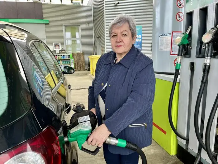 Martha Weiß aus Mureck ist aufgrund ihrer ehrenamtlichen Tätigkeit auf das Auto angewiesen. Sie kauft zwar viel in Österreich ein, bei den Preisen hat sie nun aber auch einmal in Slowenien vollgetankt