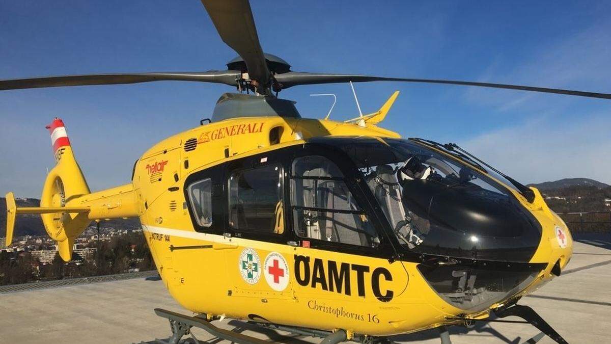 Per Notarzthubschrauber wurde der Schwerverletzte ins UKH Kalwang geflogen