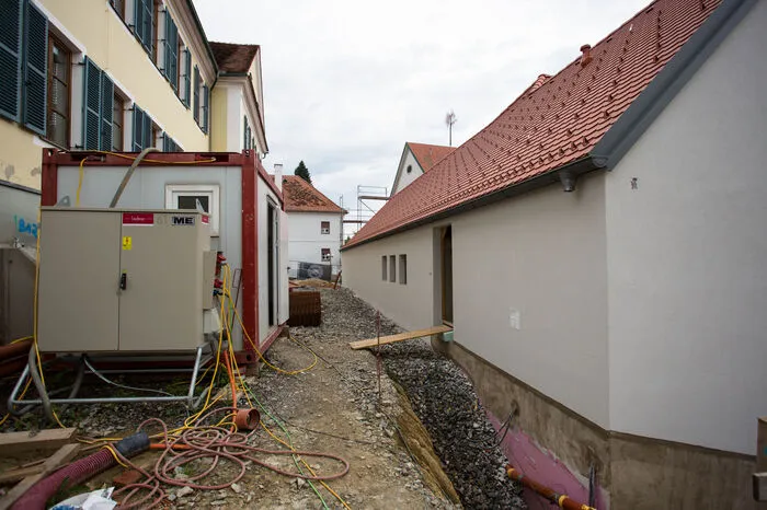 Rechts Baronigg, links das Kulturhaus, das in einigen Jahren ebenfalls umgebaut werden soll.