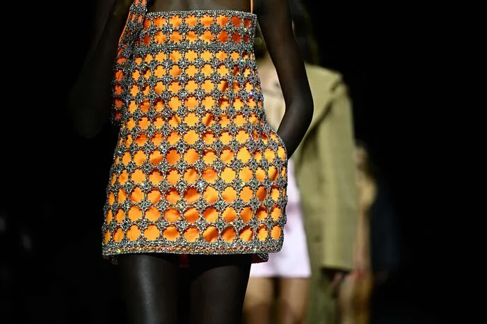 Gucci bringt für das Frühjahr 2024 diesen Rock auf den Markt.