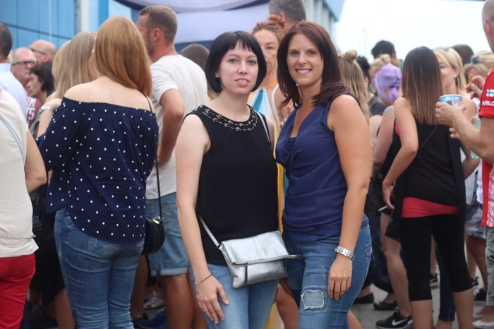 Bettina und Melanie aus Krumpendorf/ St. Veit mögen die gefühlvolle Musik von James Blunt.