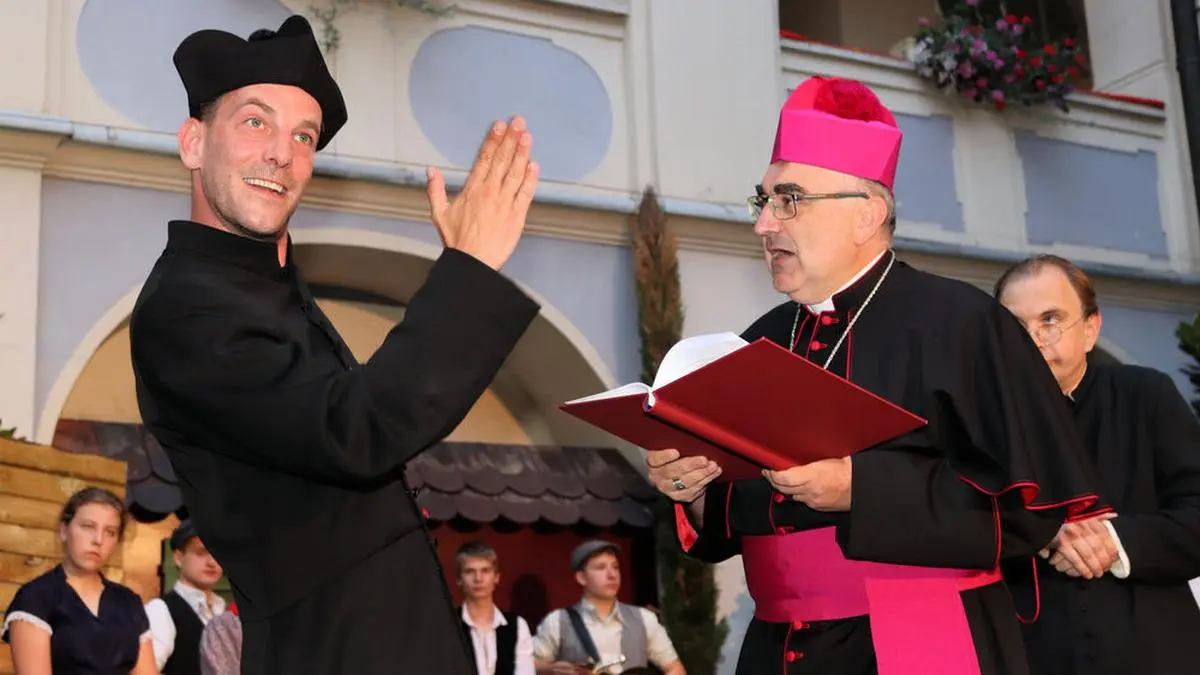 Markus Wilharm als Don Camillo mit Wilhelm Krautwaschl