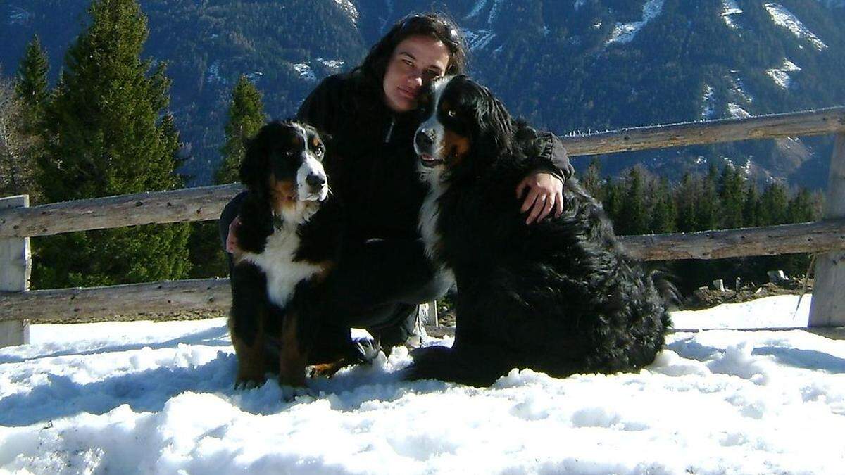 Ksenija Steiner-Potočnik mit ihren Berner Sennenhunden
