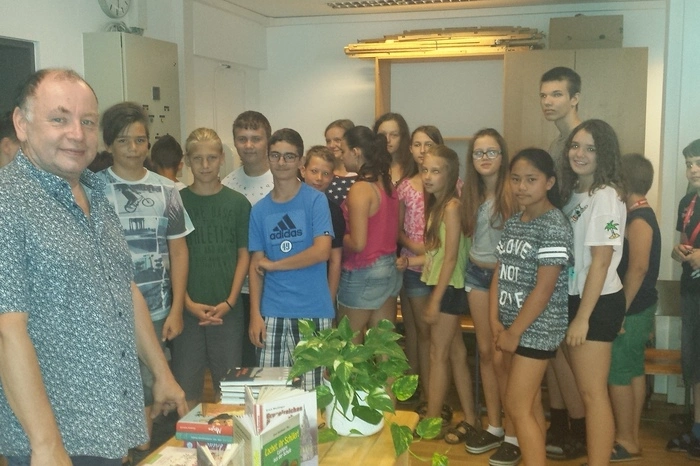 Schon im Juni hatte es eine Autorenlesung mit Erich Weidinger  in der Öffentlichen Bücherei, in der Volksschule und an der Neuen Mittelschule gegeben.