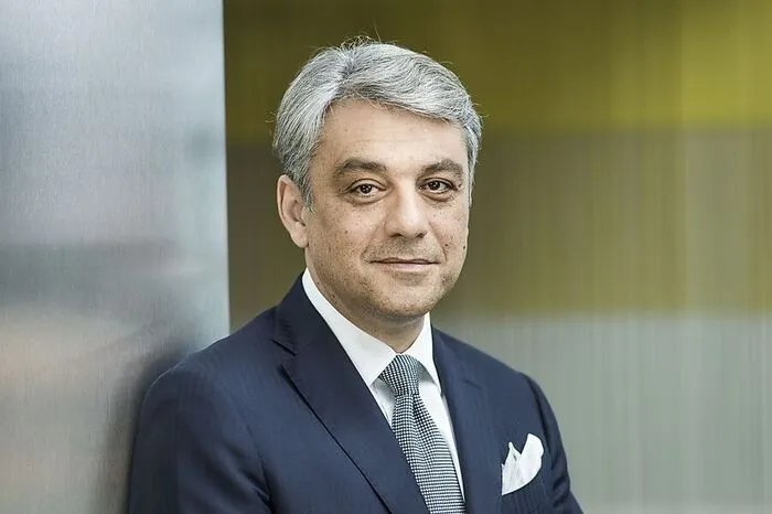 Umsteiger des Jahres. Er machte als Boss von Seat einen Topjob, doch dann kam ein Angebot, dem Luca de Meo nicht widerstehen konnte. Der smarte Italiener mussRenault wieder auf Drehzahl bringen. Sein Vorteil: Der Marketing-Profi begann seine Karriere in Paris und kennt den Konzern. 