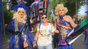 Schrille Outfits auf der Pride in Gorizia - Görz