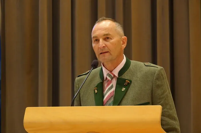 Bürgermeister Ernst Fischbacher informierte