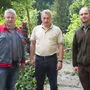 Bürgermeister Erwin Gruber (Bildmitte) mit Gemeindearbeiter Josef Pöllabauer und Bezirksförster Hubert Häusler