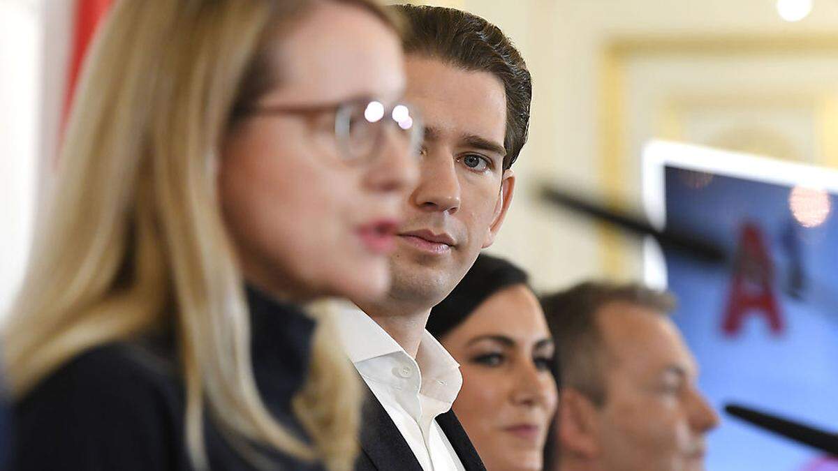 Nicht Sebastian Kurz, sondern Margarete Schramböck und Elisabeth Köstinger stehen nun im Fokus