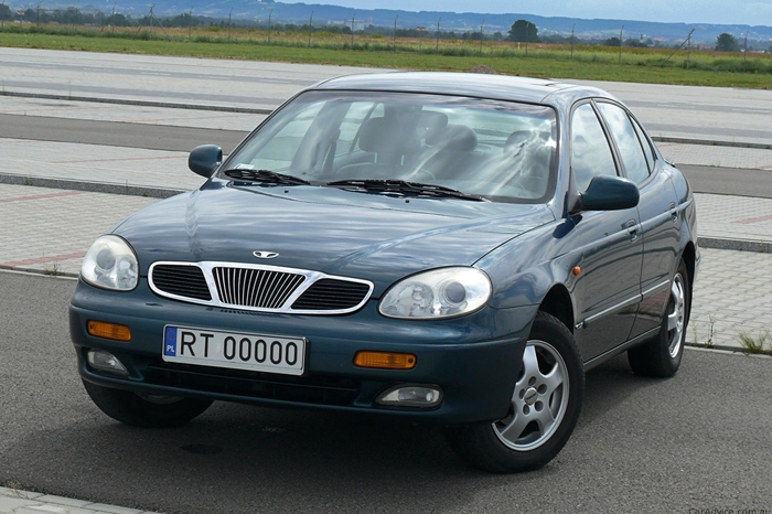 Daewoo war ein südkoreanischer Mischkonzern. Die Autosparte wurde 2005 an General Motors verkauft. Seitdem werden die Autos unter dem Markennamen Chevrolet verkauft.