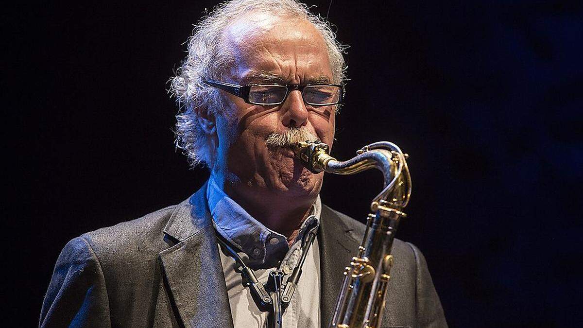 Karlheinz Miklin am Saxophon: So kanne man ihn, so begeisterte er das Jazz-Publikum.