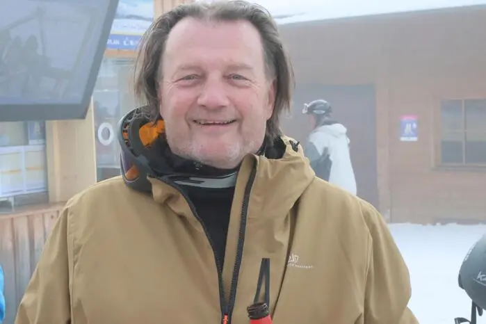 Sichtlich stolz auf seine Gemeindeschäfchen: Bürgermeister Franz Pirolt (Foto), welcher übrigens auch als Rennläufer eine gute Figur machte. Über den unfallfreien Wintersporttag freuten sich auch die beiden Skitag-Cheforganisatorinnen Vizebürgermeisterin Simone Wachernig und Elisabeth Sabitzer. 
