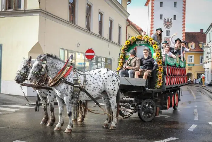 Trotz anfänglichen Regenwetters wurde der Gösser Kirtag seinem Ruf als „heimlicher Nationalfeiertag der Leobener“ wieder gerecht.