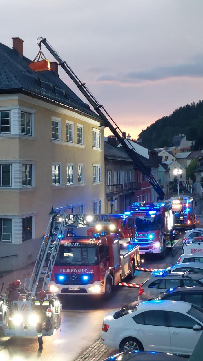 Die Feuerwehr war mit mehreren Fahrzeugen im Einsatz