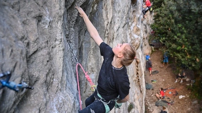 Kletterin Lena Schrittwieser aus Krieglach konnte bei den Jugendweltmeisterschaften 2022 als beste Österreicherin mit einem Top-20-Ergebnis aufzeigen.