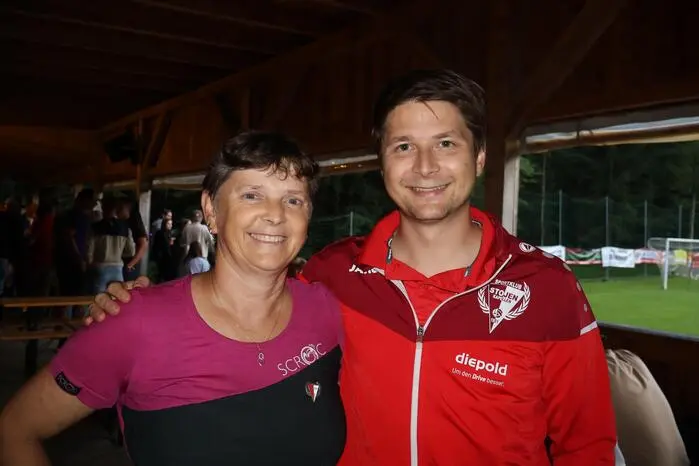 Rosi Schrittwieser und ihr Sohn Daniel, jetziger Obmann des SK Stojen, zählen zu den tragenden Figuren des Vereins dazu und freuten sich über die zahlreichen Gäste
