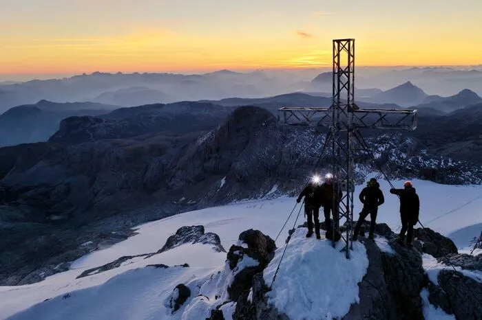 ...und zum Sonnenaufgang am Hohen Dachstein