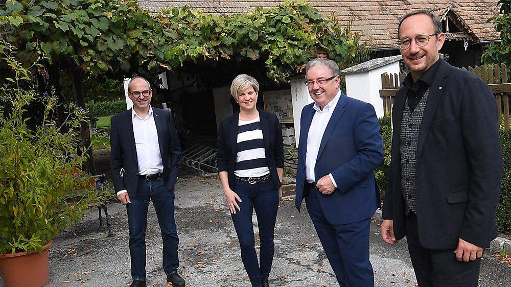 Andraes Schlemmer, Manuela Kuterer, Vinzenz Harrer und Jochen Pack bei der Tour des Wirtschaftsbundes im Bezirk Weiz