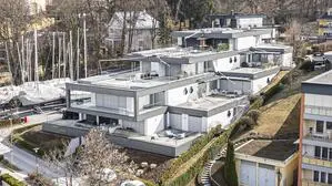 Drohnenaufnahme einer Appartementanlage