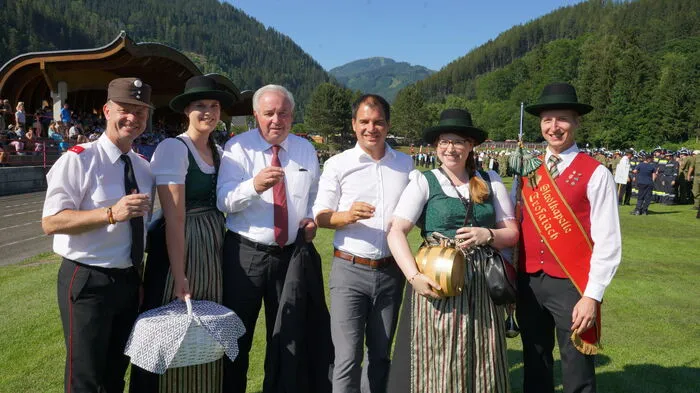 Beste Stimmung herrschte beim Abschluss des Landesfeuerwehrtages und des Landesfeuerwehr-Leistungsbewerbes in Trofaiach, bei dem auch Landeshauptmann Hermann Schützenhöfer und Feuerwehrreferent Landeshauptmann-Stellvertreter Michael Schickhofer gratulierten.