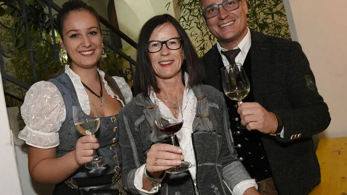 Unter ein Vielzahl von Weinen konnte gewählt werden, begehrt war aber vor allem der neue steirische Junker. Der jugendliche Wein gibt im November den Weinkennern einen ersten Vorgeschmack.