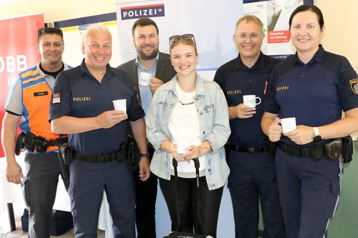 Das Ziel von "Coffee with Cops": der direkte Kontakt mit der Bevölkerung, Probleme und Fragen erkennen und lösen und Hemmschwellen abbauen. 