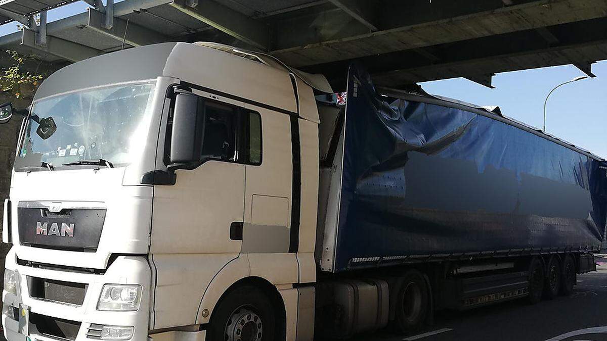 Mit einer Höhe von 3,40 Meter war die Unterführung für den Lkw zu niedrig