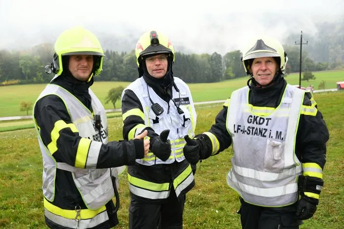 Dort werden von dem steirischen Führungsmodul, verstärkt um Kräfte der Landesfeuerwehrverbände Kärnten und Niederösterreich, rund 360 Feuerwehrkräfte mit 75 Fahrzeugen koordiniert, um den Übungserfolg, das Löschen eines Waldbrandes, zu erreichen.