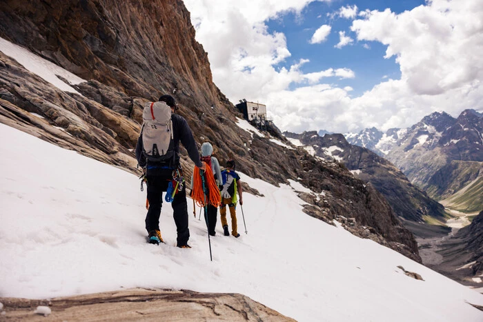 Die drei Profis auf dem Weg zum Refuge du Promontoire an der Meije