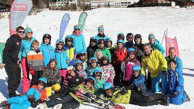Als Erinnerung an die tolle Woche bekamen die Kinder einen Skihelm und einen Rucksack