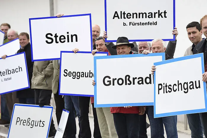 Die Koalition im Landtag beschließt am 17. Dezember 2013 das „Herzstück der Reformpartnerschaft“, das Gemeindestrukturreformgesetz. Für gut 80 Kommunen bedeutet dies, sie werden unfreiwillig fusioniert. Vergebens hofften Fusionsgegner, einzelne Mandatare von SP und VP würden ein „Drüberfahren“ noch verhindern. Es kommt zu Protesten, Der Verfassungsgerichtshof stellt im Herbst 2014 fest: „Gemeinden haben kein Recht auf ungestörte Existenz.“ So werden alle Anträge von Gemeinden gegen Zusammenlegungen abgewiesen. Die Reform mit 1. 1. 2015 ist amtlich.