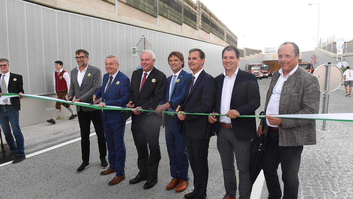 Andreas Tropper, Anton Lang, Hermann Schützenhöfer, Erwin Eggenreich, Wolfgang Dolesch, Michael Schickhofer und Christoph Stark eröffneten die Weizer Ortsdurchfahrt