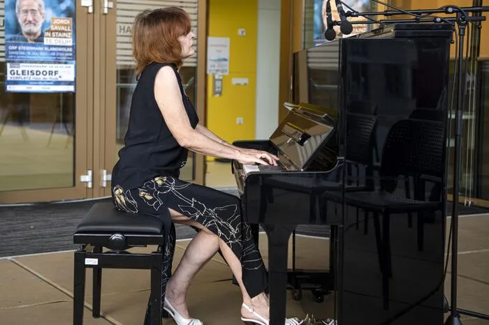 Olga Fedorova und die beiden Töchter haben ein abgeschlossenes Musikstudium und leben nun als vertriebene  Kriegsflüchtlinge in Graz