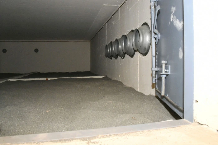 Die riesigen Sandfilter für die Frischluftzufuhr in den alten Schutzräumen im Keller.