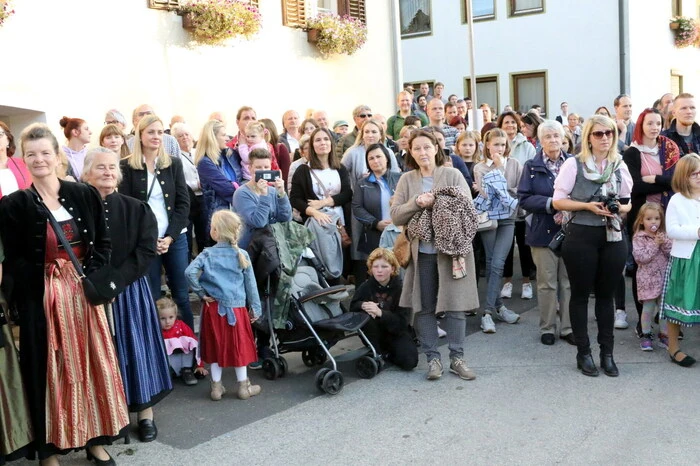 Am Samstag gesichtet wurden neben Gemeindeoberhäuptern aus der Region unter anderen Bürgermeister Günter Kernle, Marktleiter Werner Koban, Landesrat Martin Gruber, Bundesrat Seppi Ofner sowie der Althofener Polizeichef Wolfgang Spielberger. 