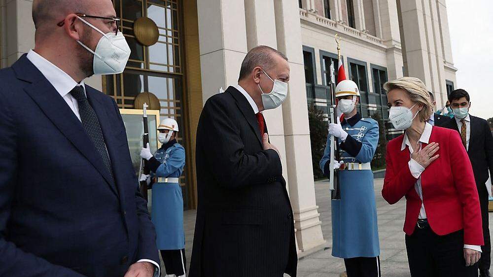 EU-Kommissionspräsidentin Ursula von der Leyen und Ratspräsident Charles Michel trafen sich in Ankara mit Erdogan