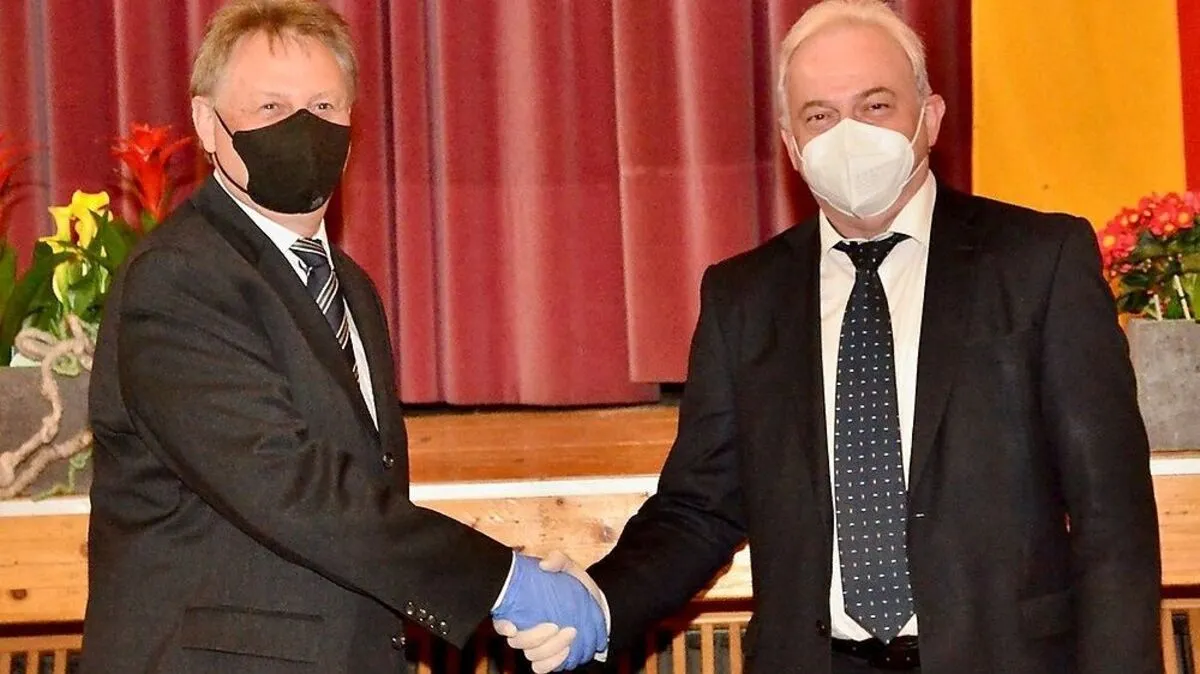 Leopold Astner wurde am Freitag von Bezirkshauptmann Heinz Pansi angelobt 