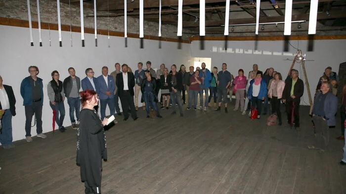 „Wahrscheinlich wirklich wahr“ - so lautet der Titel jener Ausstellung, zu der die Wiener Künstler Sigrid Friedmann und Ulrich Kaufmann in Zusammenarbeit mit Anna Rubin zur Vernissage in die Herzogburg luden. 