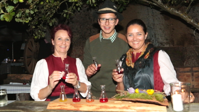 Gemütlichkeit in uriger Umgebung war beim Holzknecht- und Kräuterweiblfest in Salla (Gemeinde Maria Lankowitz) angesagt.