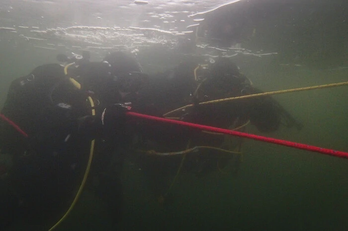 Das Jagdkommando des Bundesheeres testet erstmals Heiztauchanzüge die die Arbeit unter Wasser erleichtern sollen. 