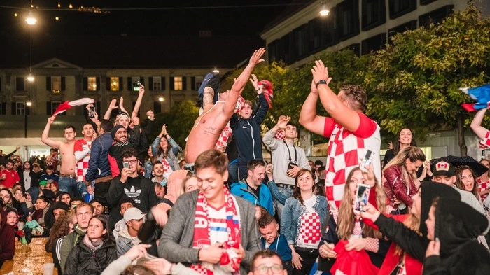 Nervenaufreibend war das Halbfinale der Fußball-WM England gegen Kroatien für Fans beider Seiten. Am Ende hatten Modric, Rakitic & Co das bessere Ende für sich - 2:1 in der Verlängerung.