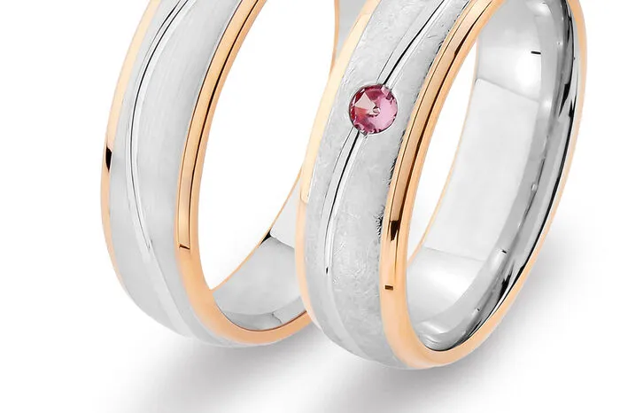 Eheringe als Symbolik ewiger Liebe und Zuneigung sollen für das künftige Ehepaar einzigartig und unverkennbar sein. Die österreichische Schmuckmanufaktur Feichtinger verbindet in seinen Trauringen Kreativität, Erfahrung und jede Menge Herzblut.