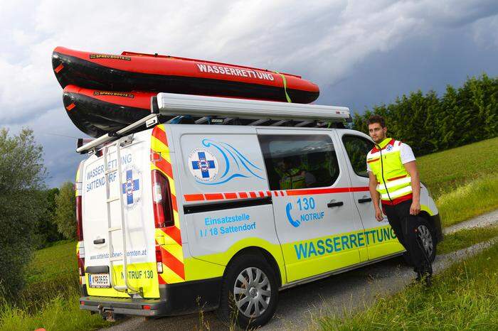 Auch die Wasserrettung ist im Einsatz