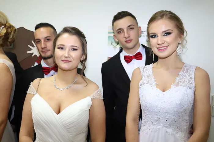 Klicken Sie sich durch die Fotos der Ballnacht. 