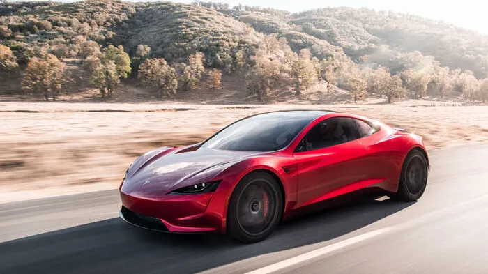 „One more thing“, also „Eins habe ich noch” – mit diesem lapidaren Worten tauchte am Rande der mehrmals verschobenen Präsentation des Lkw-Prototypen auch die Studie des neuen Tesla Roadster auf.