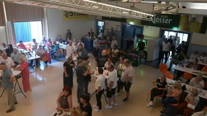 Aufgrund des Wetters musste das Fest ins Volksheim verlegt werden.