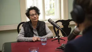 "Die Qualen des Narzissmus: Über freiwillige Unterwerfung" – so heißt das aktuelle Buch von Isolde Charim. Was das bedeutet, erzählt sie im Podcast