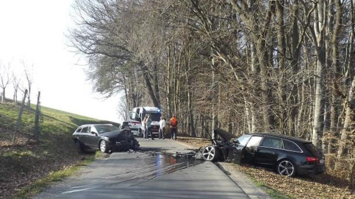 Der Unfallort: an beiden Pkw entstand Totalschaden