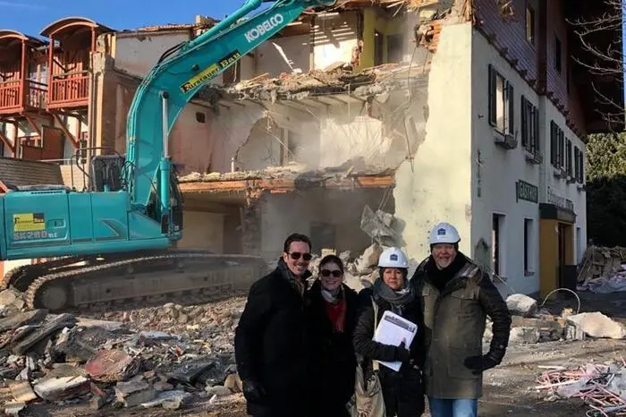 Markus und Patricia Robinig, Planerin Andrea Hartlieb und Generalunternehmer Werner Mayer